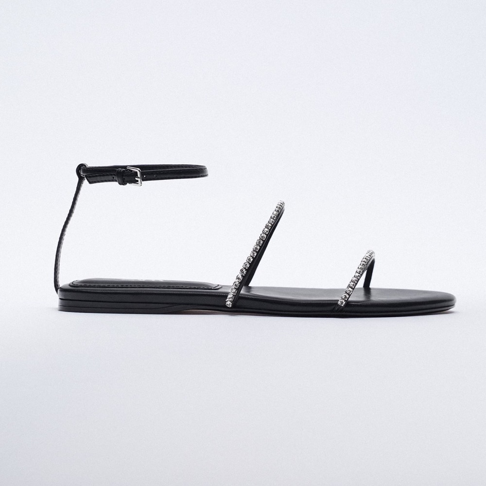 NWT. Zara Black Low Heeled Sandals. Size 8. - Picture 1 of 8